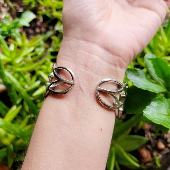 Classic Oversized Geometric Cuff Watch - Picture 9 of 9